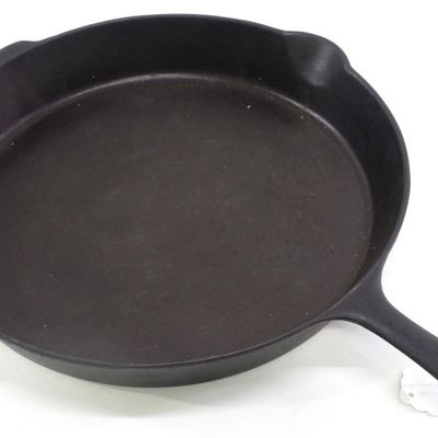 Sale Photo Thumbnail #135: Griswold No.14 cast iron skillet