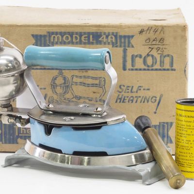 Sale Photo Thumbnail #114: Coleman Model 4A gas iron