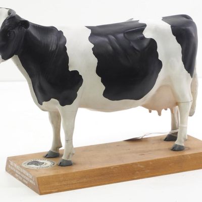 Sale Photo Thumbnail #298: Holstein cow model