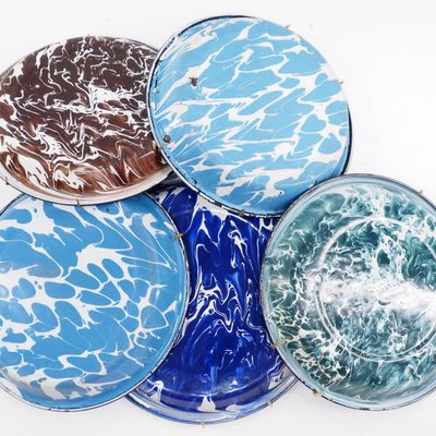 Sale Photo Thumbnail #388: (5) Granite swirl pie plates with hangers