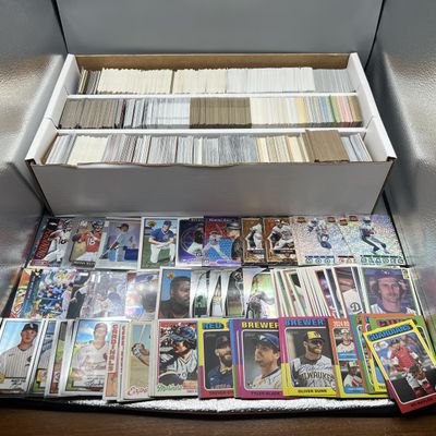 Sale Photo Thumbnail #12: Super Shoe Box of Assorted Sports Cards W/ Stars - Varying Conditions