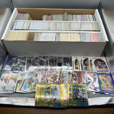 Sale Photo Thumbnail #10: Super Shoe Box of Assorted Sports Cards W/ Stars - Varying Conditions