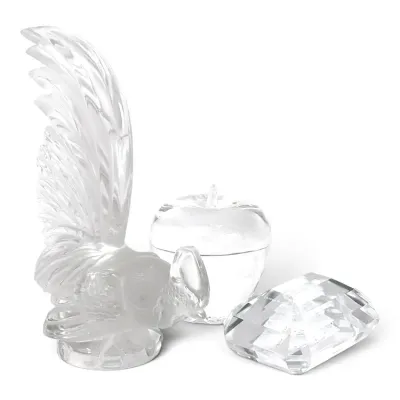 Sale Photo Thumbnail #203: Collection of clear crystal decorative objects, including a Lalique-style frosted and clear glass rooster figurine, a glass apple paperweight, and a faceted emerald-cut crystal paperweight.