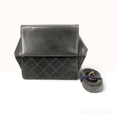Sale Photo Thumbnail #407: Vintage Salvatore Ferragamo Black Leather and Quilted Suede Gancini Shoulder Bag