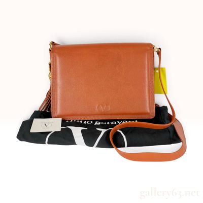 Sale Photo Thumbnail #116: Vintage Valentino Garavani Brown Pebbled Leather Crossbody Bag with Tassel