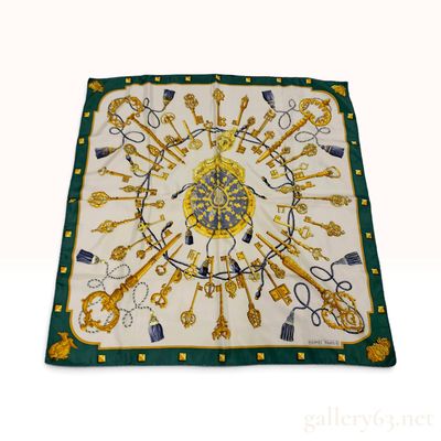 Sale Photo Thumbnail #239: Hermes Les Cles Green Silk Carre 90