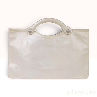 Sale Photo Thumbnail #330: Vintage Chanel Quilted Leather Cut-Out Handle Document Clutch Cream