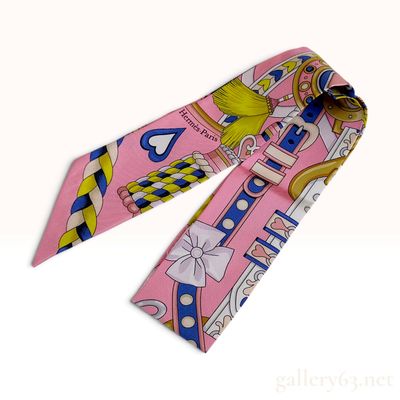 Sale Photo Thumbnail #497: Hermes Harnais de Coeur Rose Silk Twilly