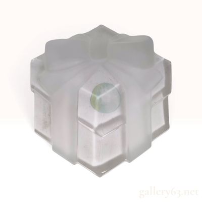 Sale Photo Thumbnail #345: Tiffany & Co Crystal Frosted Bow Gift Box Paperweight with Pouch