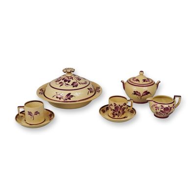 Sale Photo Thumbnail #332: 7pc Wedgwood Creamware Partial Breakfast Service
