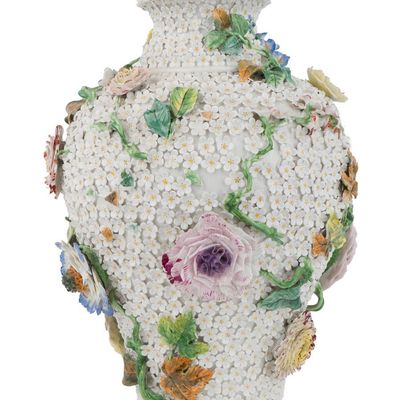 Sale Photo Thumbnail #340: Meissen Schneeballen Porcelain Covered Vase