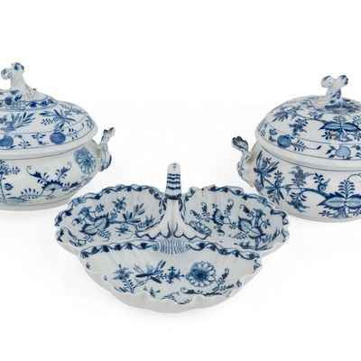 Sale Photo Thumbnail #348: Three Meissen Blue Onion Serving Pieces