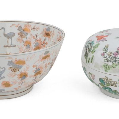 Sale Photo Thumbnail #390: Chinese Famille Rose Porcelain Circular Box