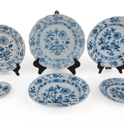 Sale Photo Thumbnail #350: Group of Meissen Blue Onion Plates