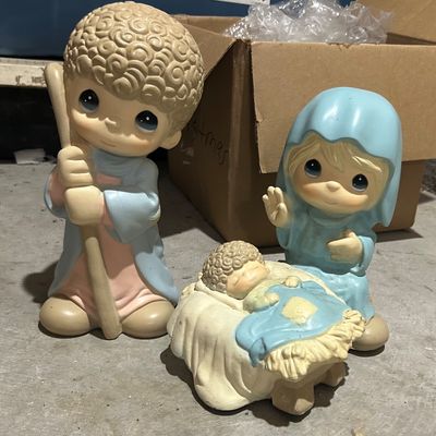 Sale Photo Thumbnail #34: Precious moments nativity 