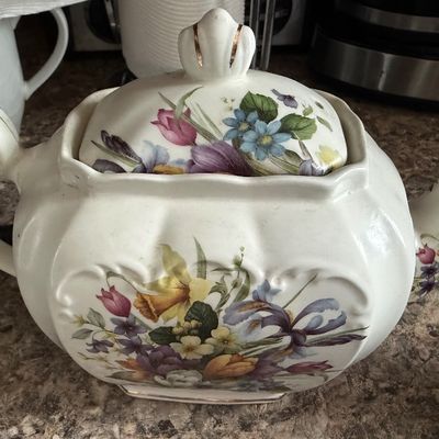Sale Photo Thumbnail #30: Tea pot