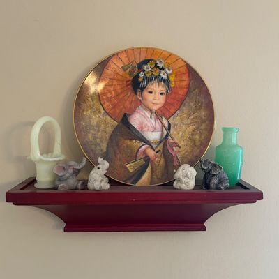 Sale Photo Thumbnail #21: Decorative plate elephants and green glass