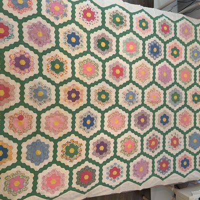 Grandma mothers garden quilt