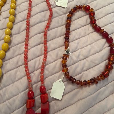 Bakelite jewelry necklaces 