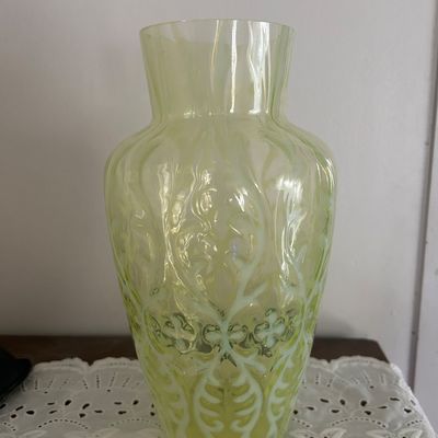 Fenton said 1900s uranium glass vase