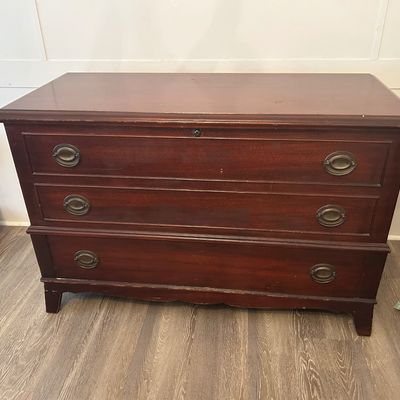 Lane cedar chest/ blanket chest 