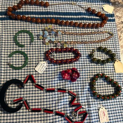 Bakelite jewelry 