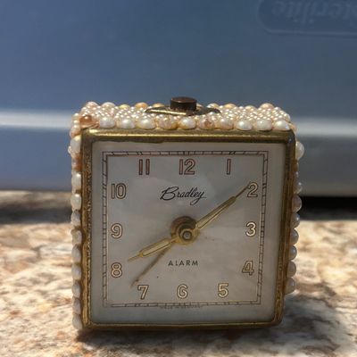 Vintage Bradley clock with pearls 