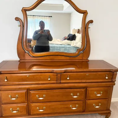 Rock City Furniture Co. Dresser with Decorative Mirror / 8 Drawer Bedroom Dresser 64”x 35”x19”