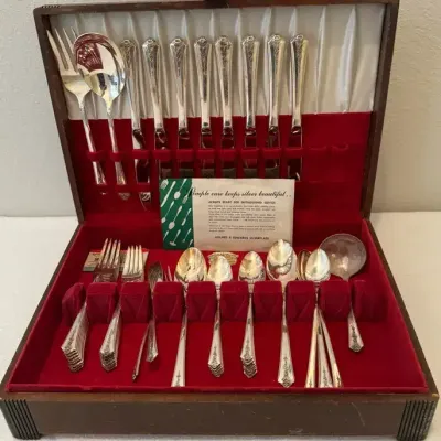 Vintage Holmes & Edwards Silverplate Flatware Set w/ Original Chest & Insert