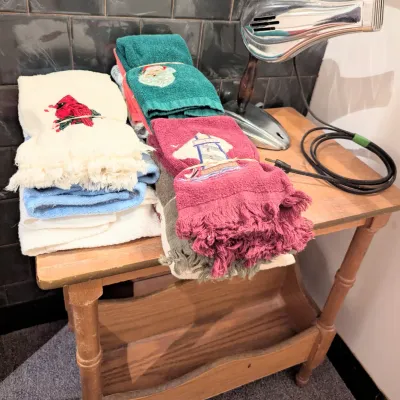 Sale Photo Thumbnail #106: 1940s chrome hair dryer, assorted vintage holiday towel sets