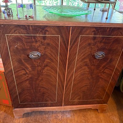Vintage mahogany veneer record cabinet or small sideboard, featuring inlaid gold pinstriping and metal drop pulls, showing some surface...