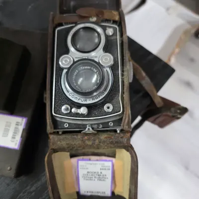 Sale Photo Thumbnail #49: Vintage Franke & Heidecke Rolleiflex twin-lens reflex camera with a Compur-Rapid shutter and Tessar 1:3.5 f=7.5cm lens, housed in its original worn leather case.