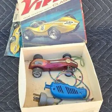 Vintage Ready Race Viper 1:24 scale slot racer with a metallic red Cheetah body, controller, and original box.