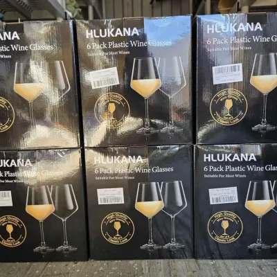 2840 6 cases of plastic wine cups