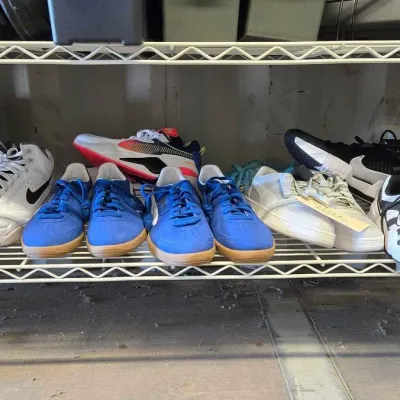4102 9 pairs of mixed shoes