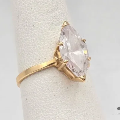 710 14kt gold ring with semi precious stone