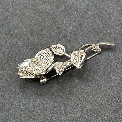 LOT 283J: Sterling Silver Rose Pin / Brooch - 8.9 grams