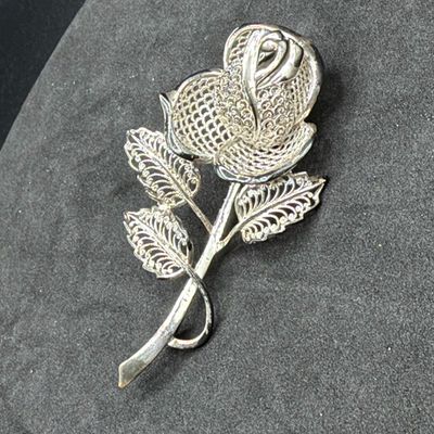 LOT 283J: Sterling Silver Rose Pin / Brooch - 8.9 grams