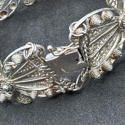 LOT 284J: Sterling Silver Filigree 8" Bracelet - 21.6 Grams