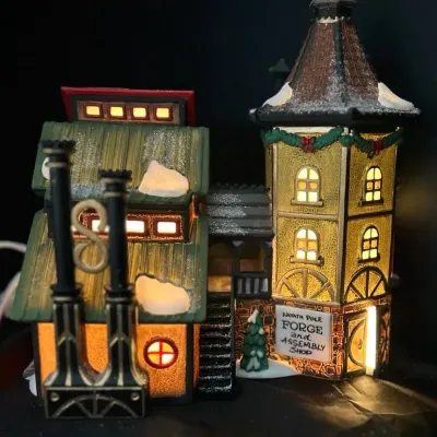 Dept 56 North Pole Series "Elfin Forge & Assembly Shop" Lighted Village Building
