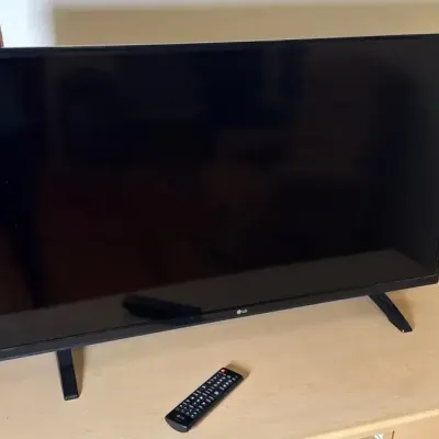 LG 40" Full HD LED TV Model 40LH5000 with Remote & Stand