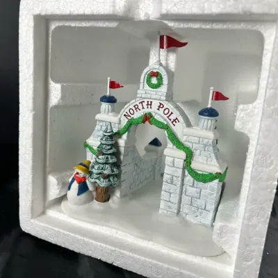 Department 56 North Pole Series "North Pole Gate" Heritage Village Accessory 