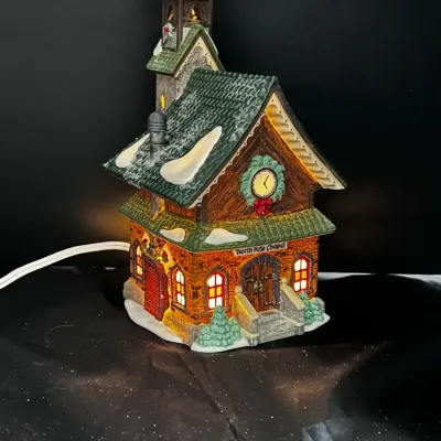 Dept 56 North Pole Series "North Pole Chapel" Vintage Lighted Village Building