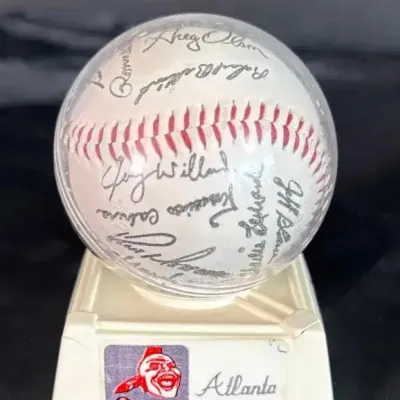 Vintage Atlanta Braves Souvenir Team Facsimile Autograph Baseball with Stand