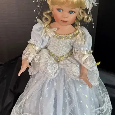 1996 Ashton-Drake "Cinderella" Porcelain Doll by Brigitte Deval w/ COA