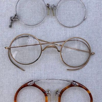 Sale Photo Thumbnail #341: 4 pc Antique to Vintage Pince Nez and Wire Rimmed Spectacle Collection