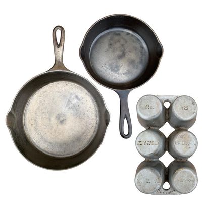 Sale Photo Thumbnail #381: 3 pc Primitive Cast Metal Cookware: Griswold No 18 6 Muffin, Sydney 0 Skillet