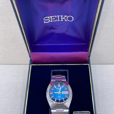 Sale Photo Thumbnail #112: Working Vintage Men's SEIKO Automatic 17 Jewels 6106-7729 DX Blue Dial Wristwatch with Case