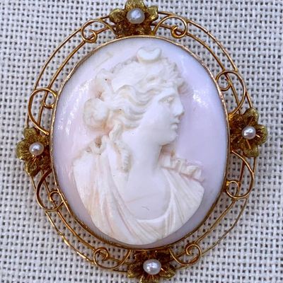 Sale Photo Thumbnail #267: Antique 10k Yellow Gold, Pearls, Hand Carved Shell Cameo Pendant Brooch