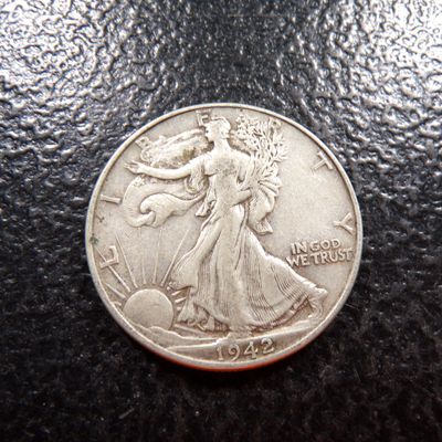 1942 WALKING LIBERTY SILVER HALF DOLLAR